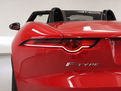 Used 2020 Jaguar F-TYPE R image 12
