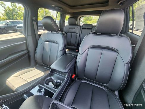 New 2025 Jeep Grand Cherokee Limited w/ Black Appearance Package image 32