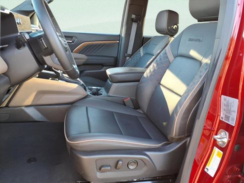 Used 2024 GMC Canyon Denali image 15