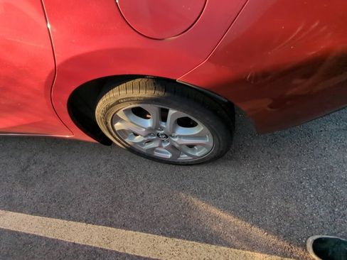 Used 2017 Toyota Yaris iA FWD image 4