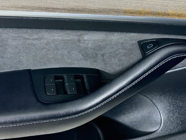 Used 2023 Tesla Model 3 Standard Range RWD image 17