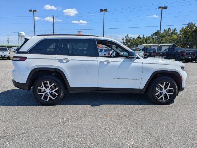 Used 2024 Jeep Grand Cherokee Limited AWD/4WD image 3