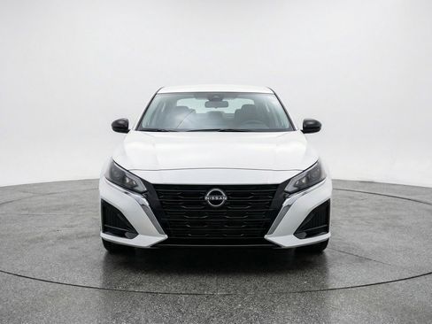 Used 2025 Nissan Altima 2.5 SV image 2