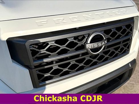 Used 2022 Nissan Frontier SV image 30