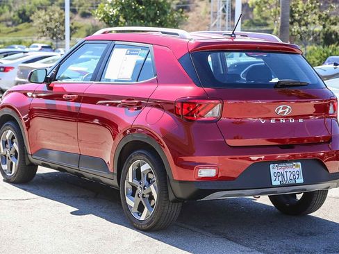 Certified 2024 Hyundai Venue SEL image 6