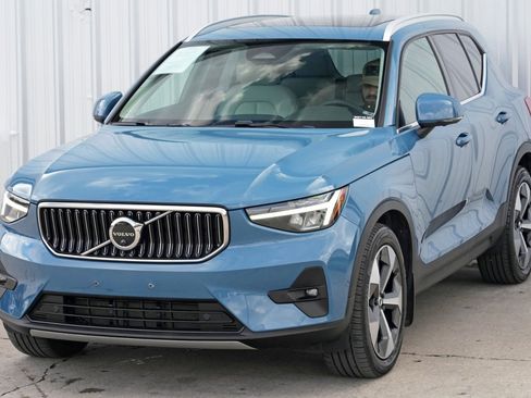 Used 2023 Volvo XC40 B5 Ultimate image 49