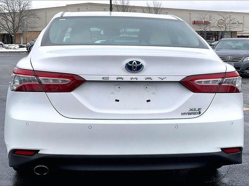 Used 2018 Toyota Camry XLE image 3