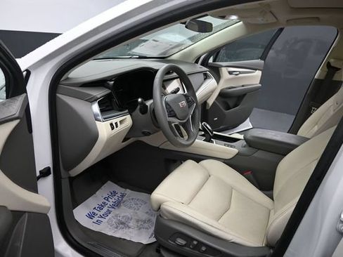 Used 2017 Cadillac XT5 Luxury w/ Advanced Security Package AWD/4WD image 17
