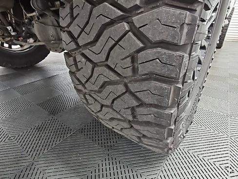 Used 2018 Nissan Titan SL w/ Midnight Edition image 49