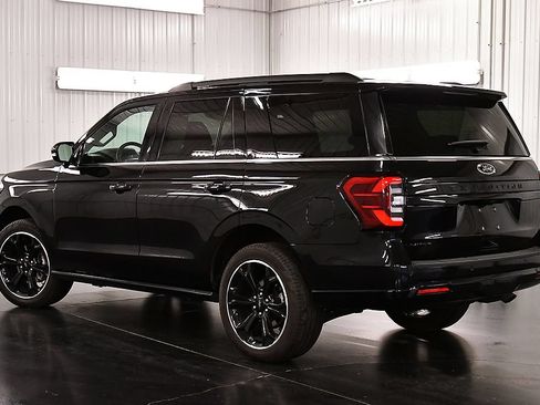 Used 2024 Ford Expedition Limited AWD/4WD image 5