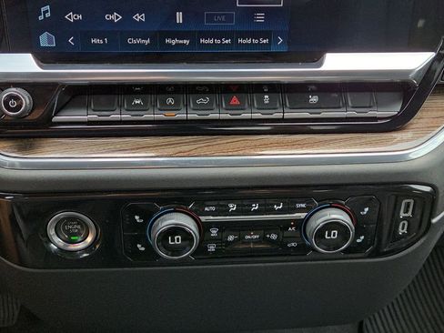 Used 2023 Chevrolet Silverado 1500 LT AWD/4WD image 14