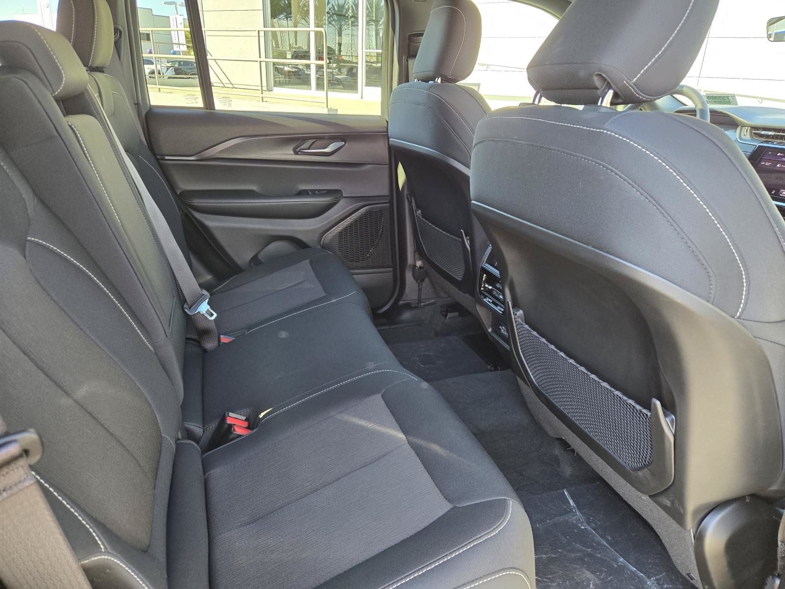 Used 2025 Jeep Grand Cherokee Laredo X RWD image 28