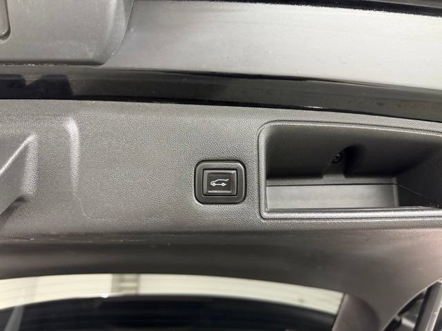 Used 2020 GMC Terrain SLT w/ Preferred Package AWD/4WD image 9