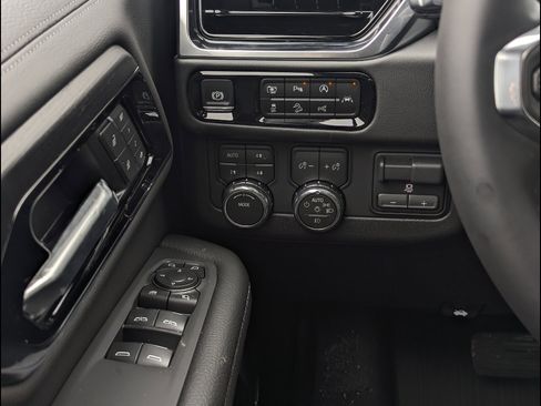 New 2026 GMC Yukon XL Denali w/ Denali Reserve Package image 24