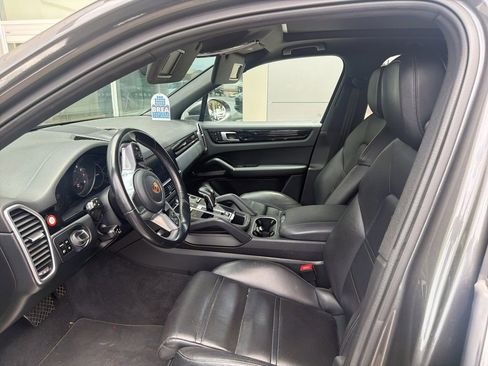Used 2020 Porsche Cayenne AWD/4WD image 9