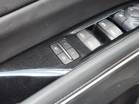 Used 2023 Cadillac Escalade Premium Luxury AWD/4WD image 19