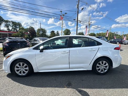Used 2024 Toyota Corolla LE FWD image 8