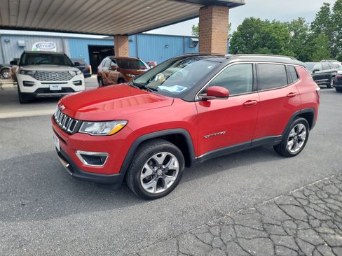 Used 2018 Jeep Compass Limited w/ Navigation Group AWD/4WD image 2