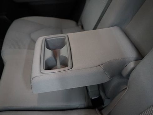Used 2025 Toyota Highlander LE AWD/4WD image 45