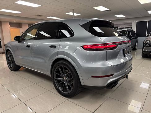 Used 2020 Porsche Cayenne image 2