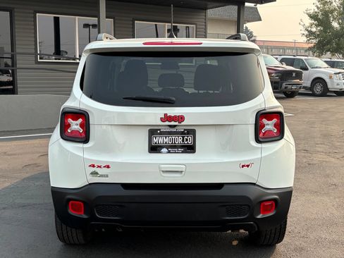 Used 2023 Jeep Renegade Latitude AWD/4WD image 9