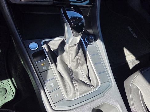 Used 2024 Volkswagen Jetta SE w/ Panoramic Sunroof Package image 23