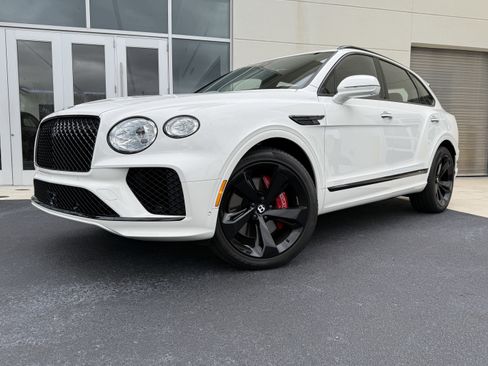Used 2025 Bentley Bentayga V8 image 1