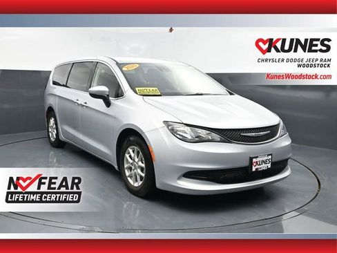 Used 2023 Chrysler Voyager LX FWD image 1