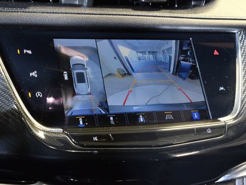 Used 2022 Cadillac XT6 Sport w/ Technology Package AWD/4WD image 24