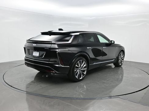 Used 2026 Cadillac Lyriq Signature Luxury w/ Nappa Leather Package AWD/4WD image 6