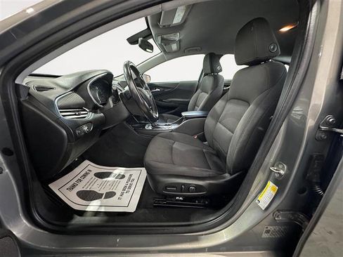 Used 2018 Chevrolet Malibu LT image 9