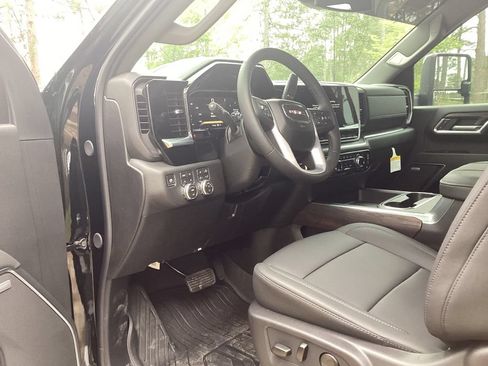 New 2026 GMC Sierra 2500 SLT w/ SLT Premium Package AWD/4WD image 17