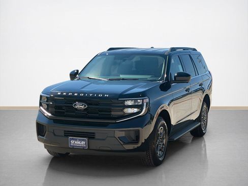 New 2025 Ford Expedition Active image 3