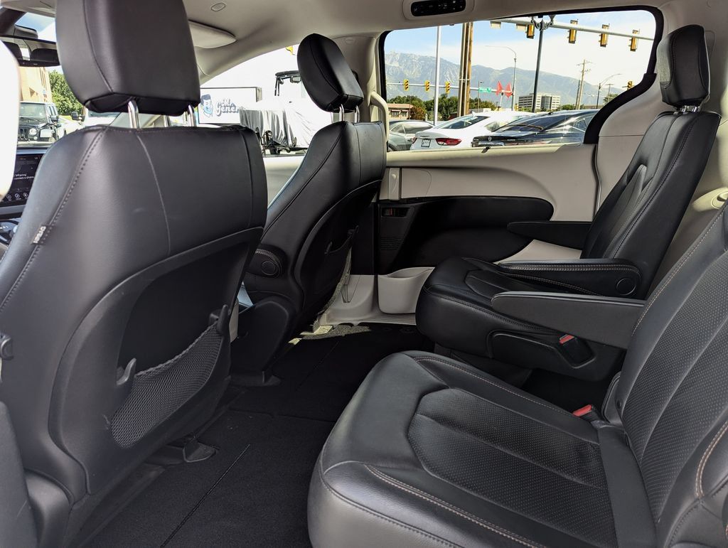 Used 2020 Chrysler Pacifica Touring-L w/ Advanced Safetytec Group FWD image 31