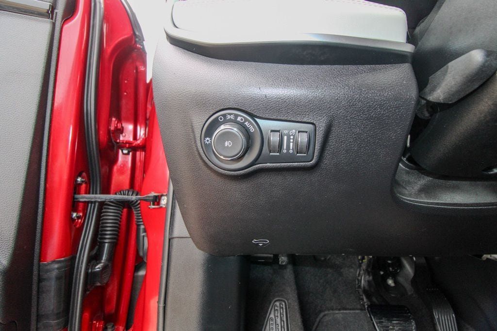 Used 2025 Jeep Compass Limited AWD/4WD image 18