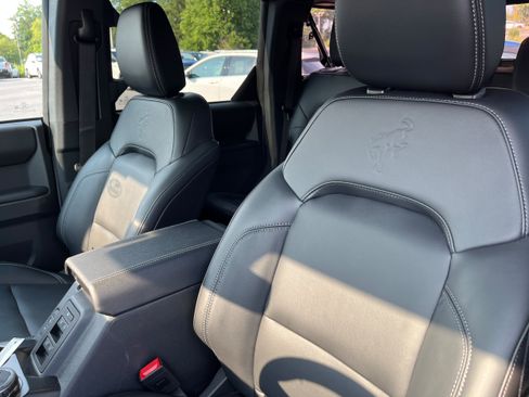 New 2026 Ford Bronco Outer Banks w/ Black Appearance Package AWD/4WD image 9