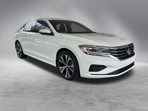 Used 2022 Volkswagen Passat 2.0T SE FWD image 2