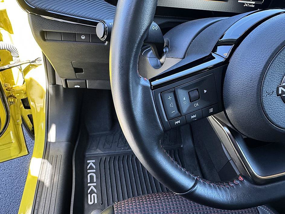 Used 2025 Nissan Kicks SR AWD/4WD image 13