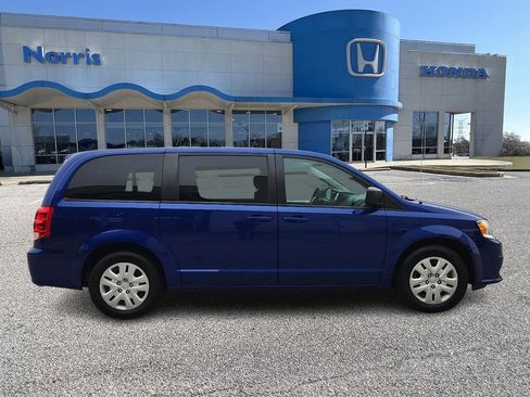 Used 2018 Dodge Grand Caravan SE w/ UConnect Hands-Free Group FWD image 5