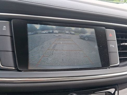 Used 2018 Buick Enclave Essence FWD image 3