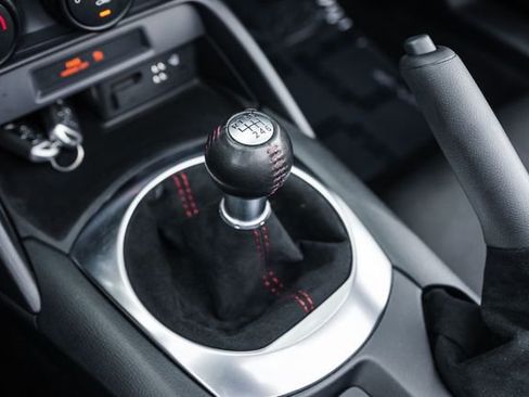 Used 2017 MAZDA MX-5 Miata Club w/ Brembo/BBS Package image 12