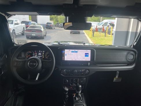 New 2025 Jeep Gladiator Mojave w/ Convenience Group image 15