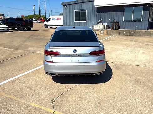 Used 2020 Volkswagen Passat 2.0T R-Line image 5