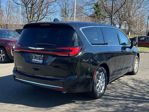 New 2026 Chrysler Pacifica Select FWD image 4