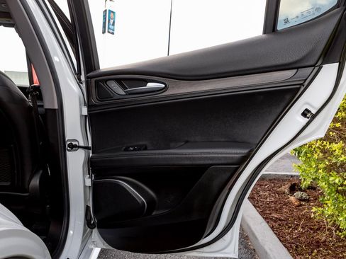 Used 2021 Alfa Romeo Stelvio Ti w/ Nero Edizione image 31