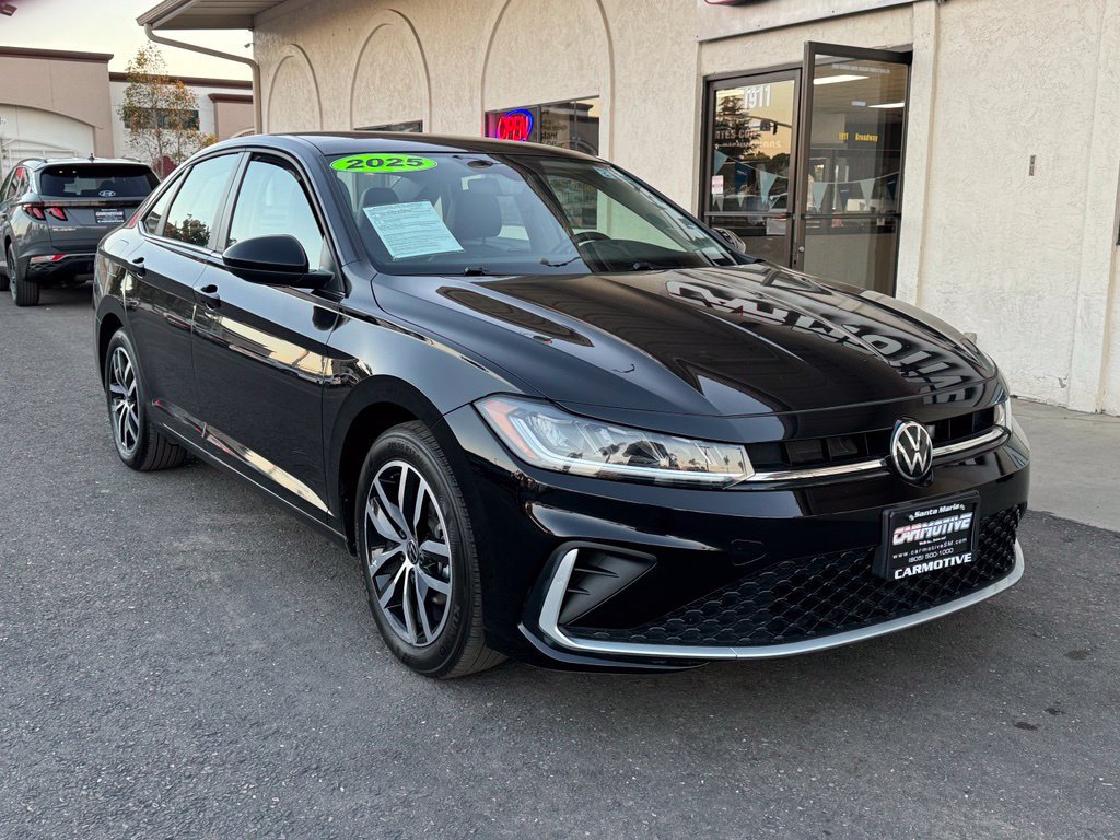 Used 2025 Volkswagen Jetta SE FWD image 1