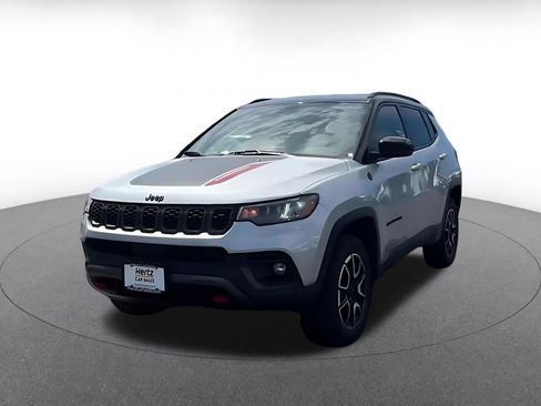 Used 2025 Jeep Compass Trailhawk AWD/4WD image 7