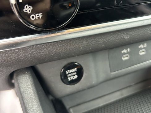 Used 2024 Nissan Rogue S AWD/4WD image 28