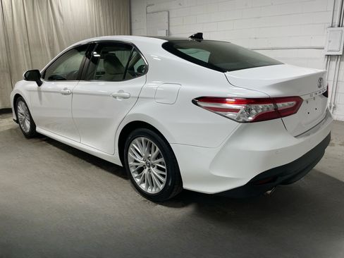 Used 2018 Toyota Camry XLE FWD image 7