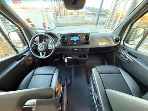 Used 2024 Mercedes-Benz Sprinter 2500 image 23